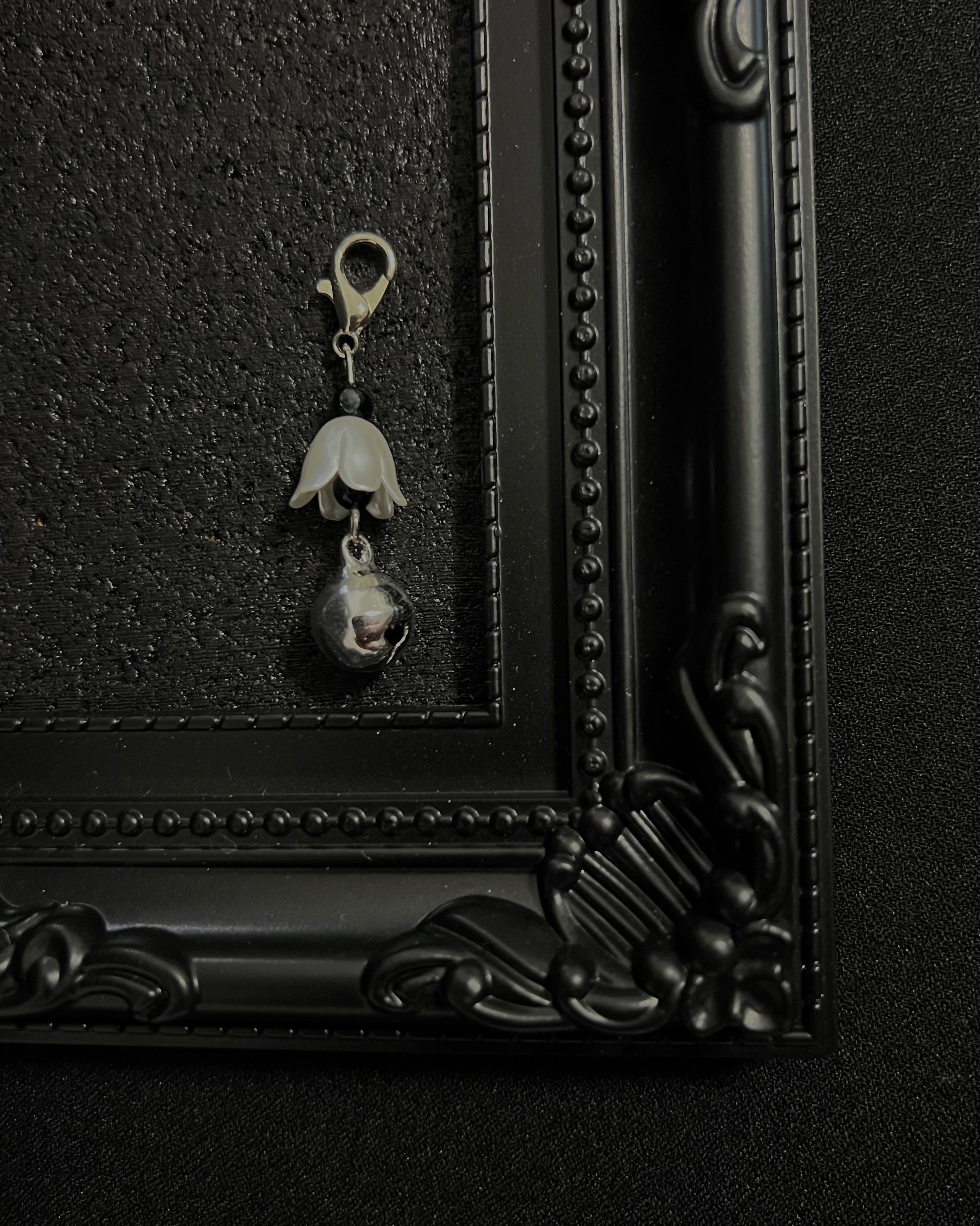Cute Kawaii Adorable Handmade Crafted Cat and Kitty Bells for Felines to be connected to a collar. Black Colour with White Pearl Flower. Coquette and Gothic Accessories for Cats 
