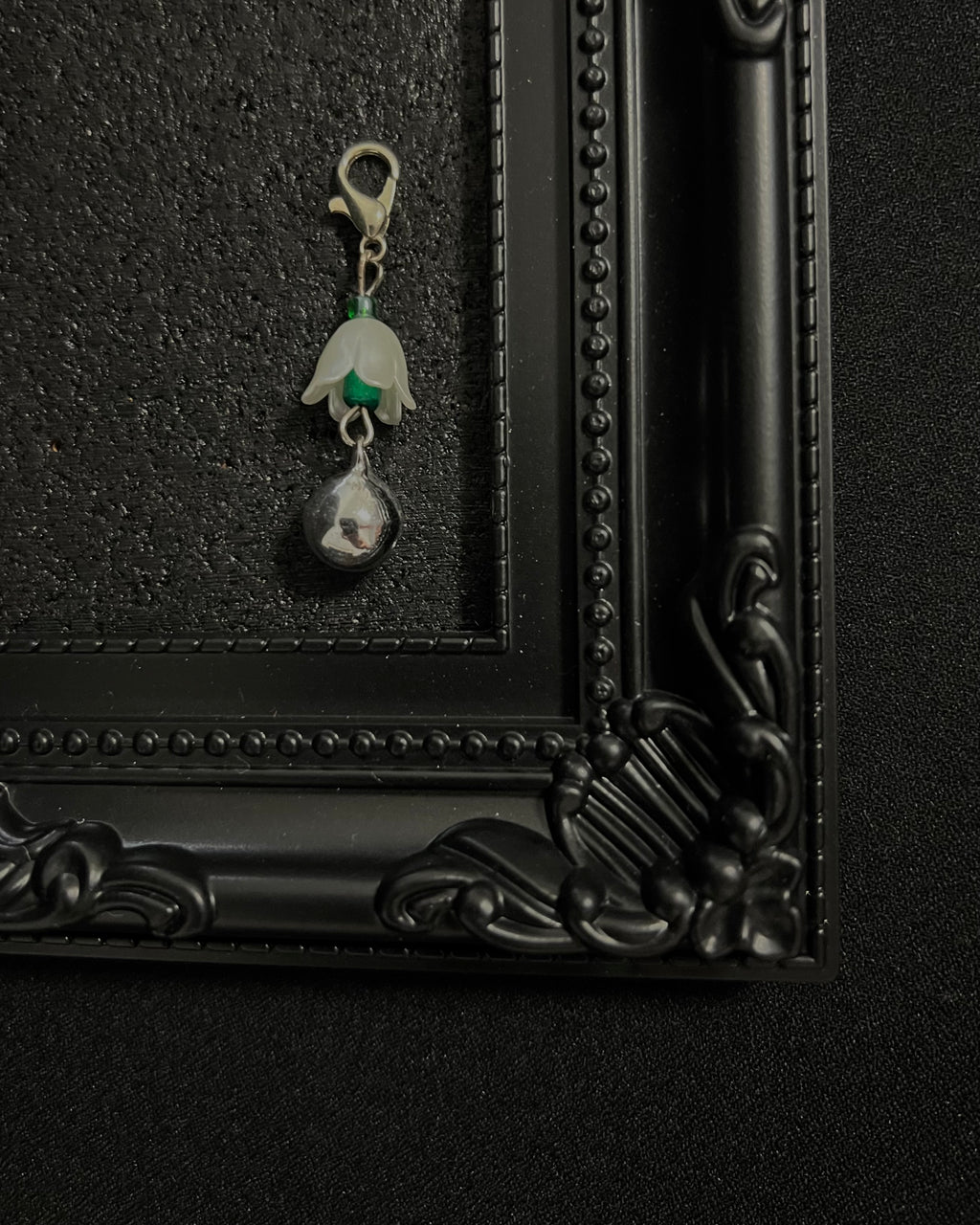 Cute Kawaii Adorable Handmade Crafted Cat and Kitty Bells for Felines to be connected to a collar. Green / Dark Green / Emerald Green Colour with White Pearl Flower. Coquette and Gothic Accessories for Cats 