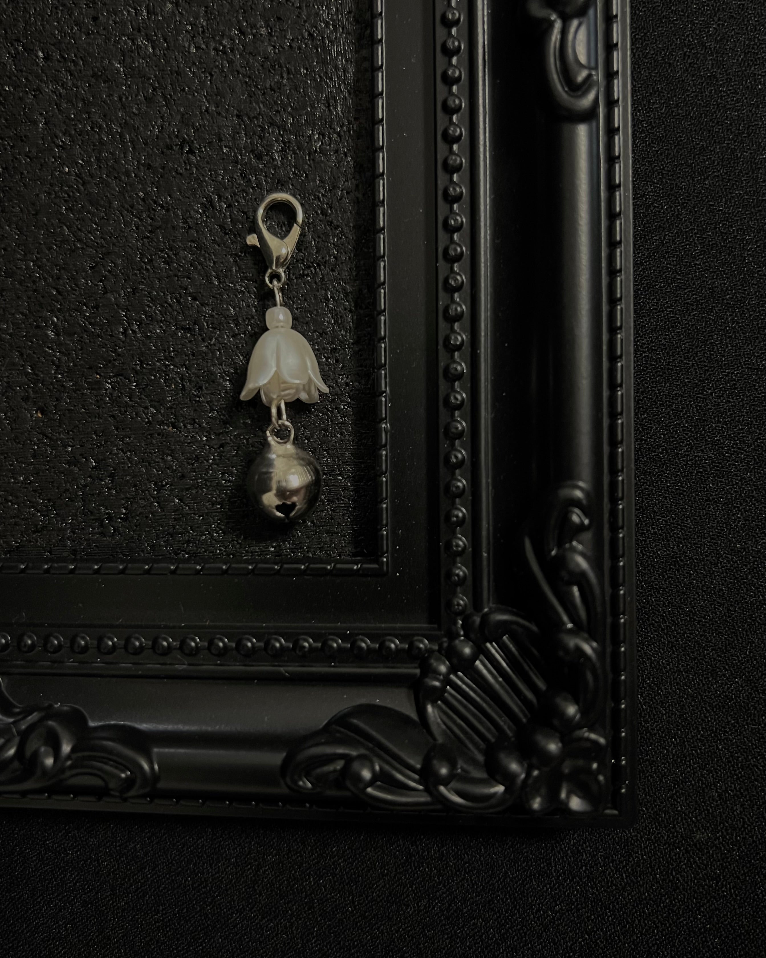 Cute Kawaii Adorable Handmade Crafted Cat and Kitty Bells for Felines to be connected to a collar. White Colour with White Pearl Flower. Coquette and Gothic Accessories for Cats 