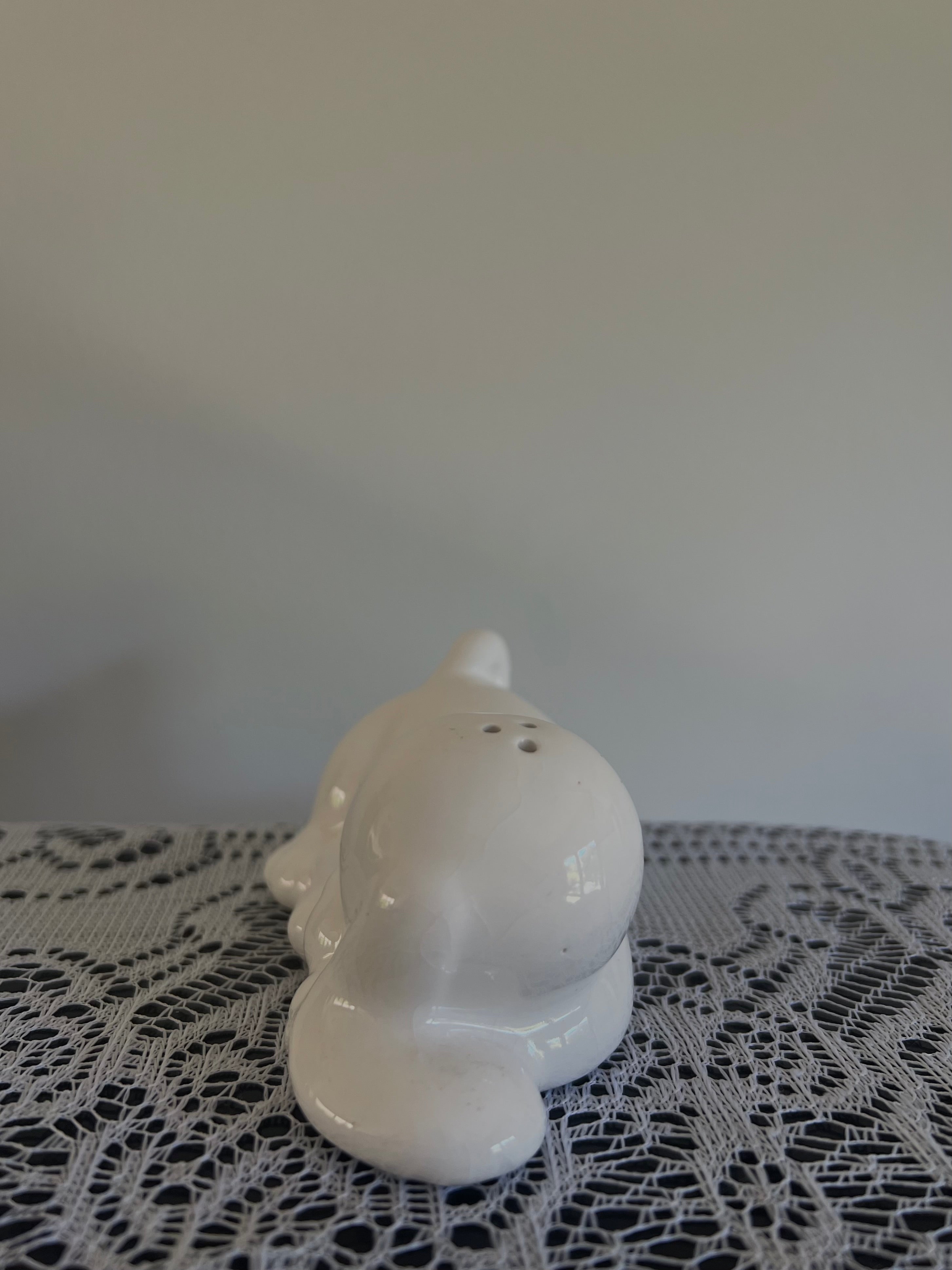 Best Friends - Salt & Pepper Shakers